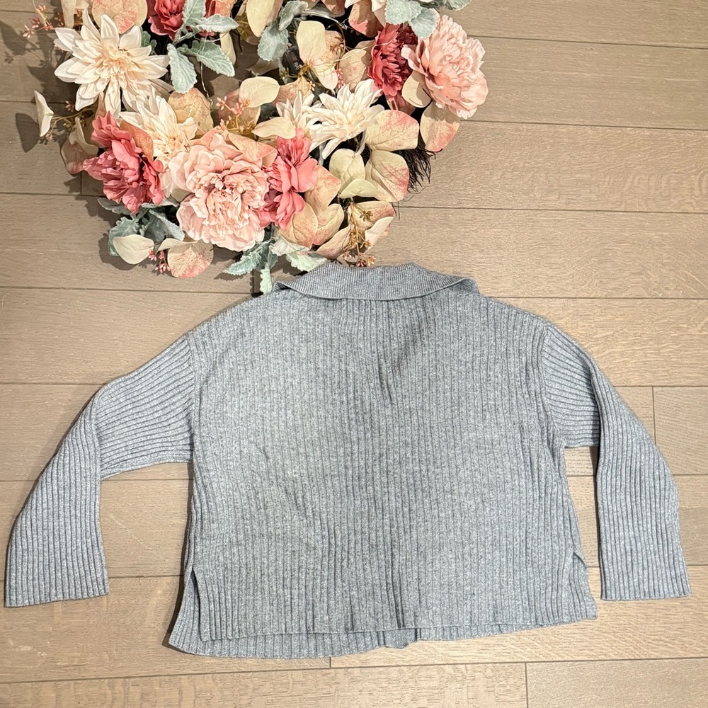 Gray Ribbed Button-Up - Picture 3 of 3